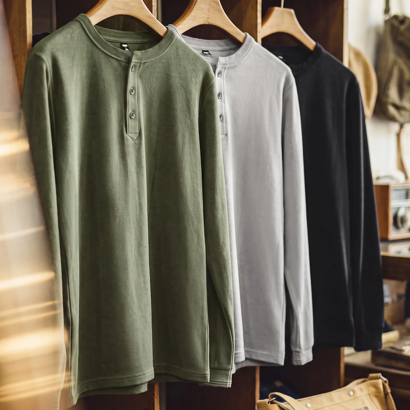 Maden Men's Henley Shirt Long Sleeve Thermal Top Fleece Lined Slim Fit Solid Color Base Layer Casual Workwear Undershirt Fall