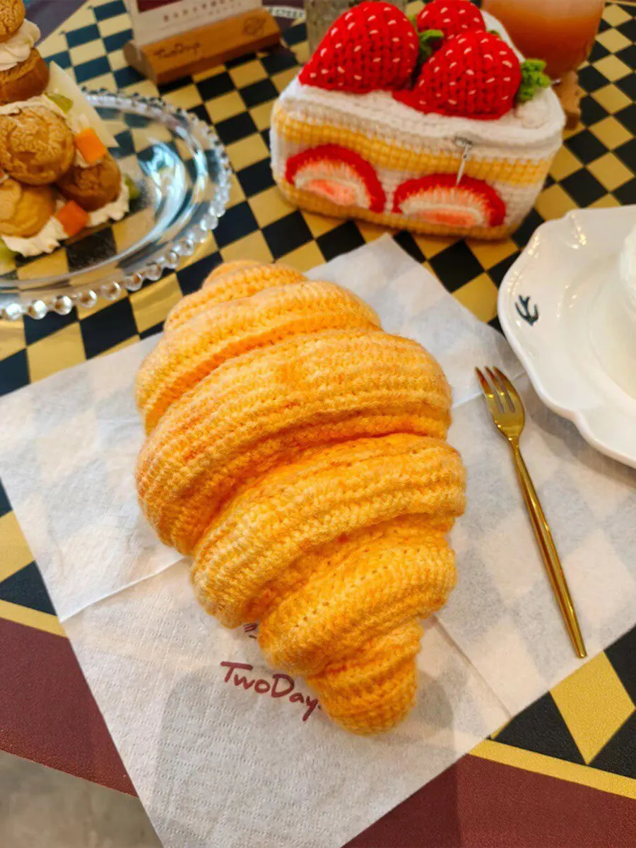 kit-de-material-para-trico-diy-de-brioche-com-creme-de-morango-aderecos-fofos-para-fotografia-de-sobremesas-e-cha-da-tarde-la-artesanal-e-agulha-incluidas