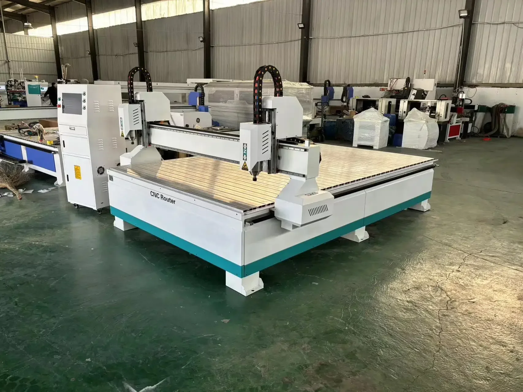 3KW 3.2KW 5.5KW 1300*2500mm Cnc Metal Router 1325 Woodworking Machine With NcStudio Control 750W Stepper Motor Driver