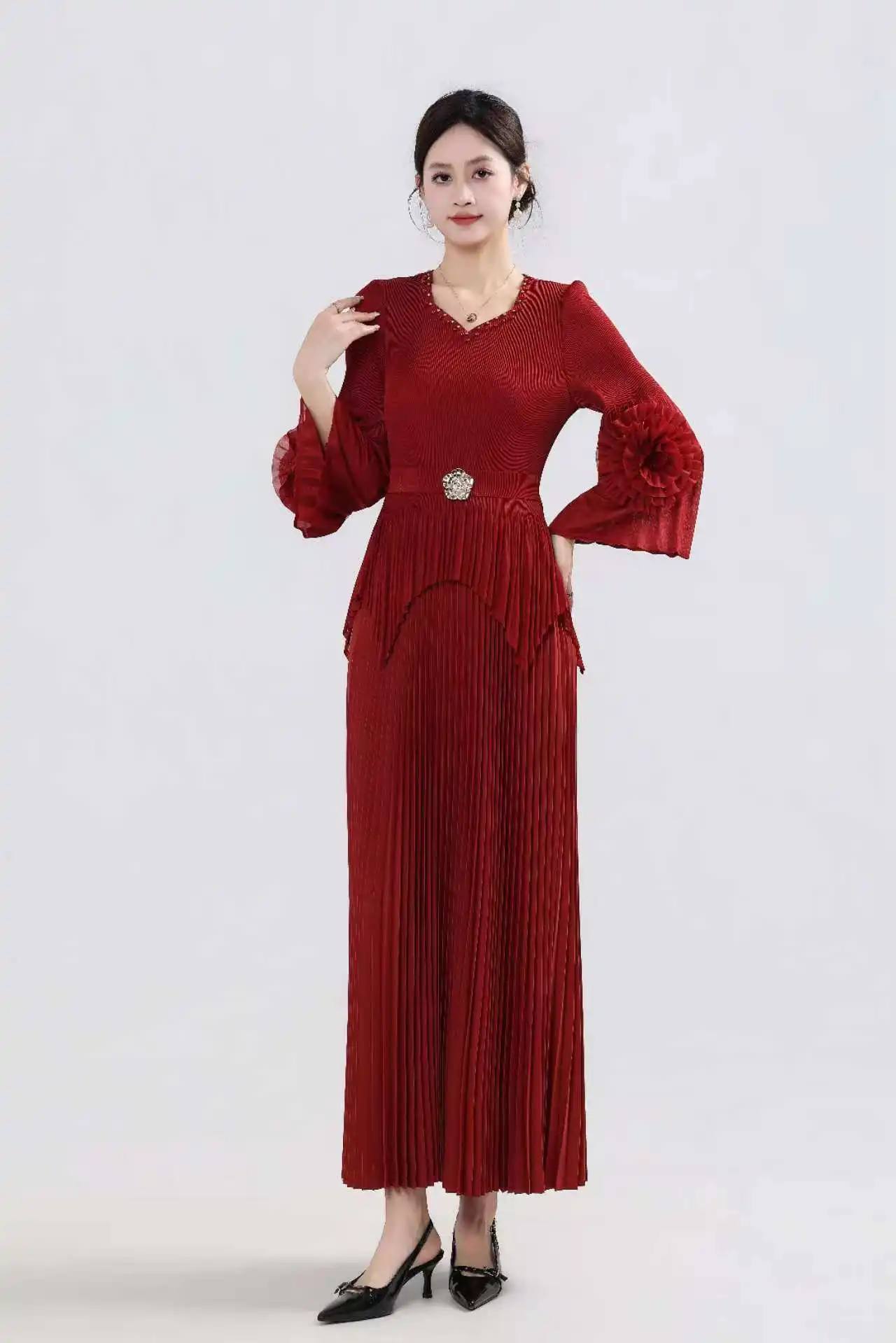 

Miyake Pleated 2025 Autumn and Winter New Hand-shaken Flowers Beaded Irregular Dress Solid Colour Temperament Skirt Pleated