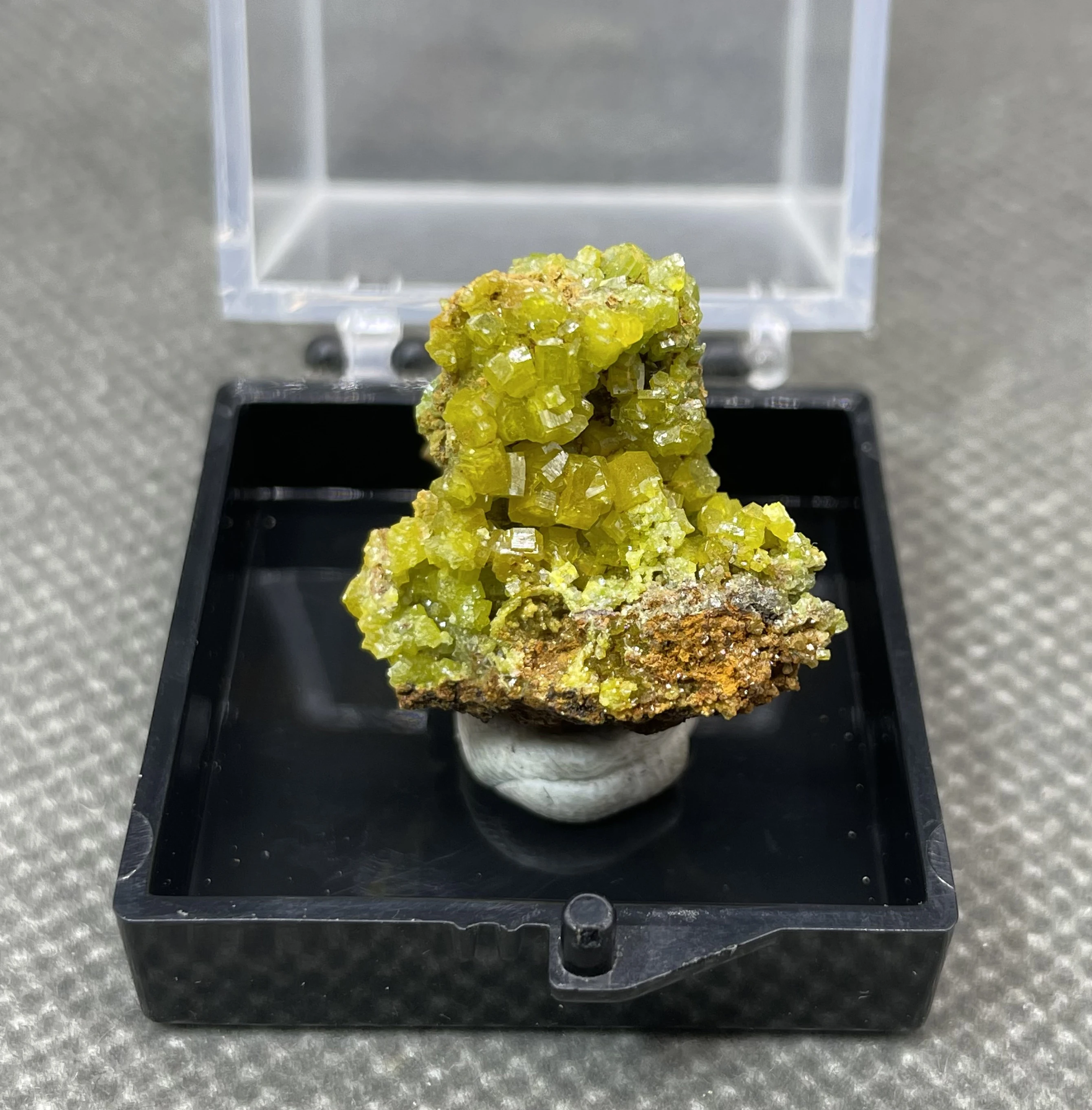 NEW! 100% Natural Pyromorphite mineral specimen stones and crystals collection gemstones quartz (box size 3.4 cm)