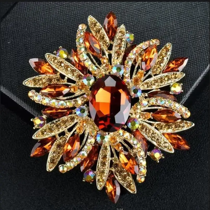 Luxury quality jewelry Green gemstone brooch small corsage clothing accessories wholesale trending jewelry