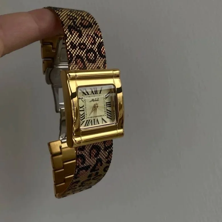 Gouden luipaardontwerp roestvrij staal Sense horloge waterdicht sfeervol trend persoonlijkheid modieus dames quartz horloge