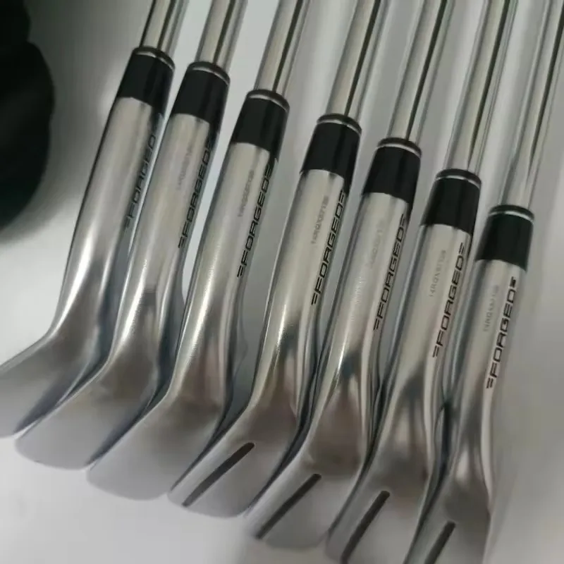 2024Neue 790 Golfschläger silbrig P790 Golfeisen Vierte Generation 7 Stück 4-9P R/S/SR Flex Stahl/Graphitschaft, mit Kopfabdeckung