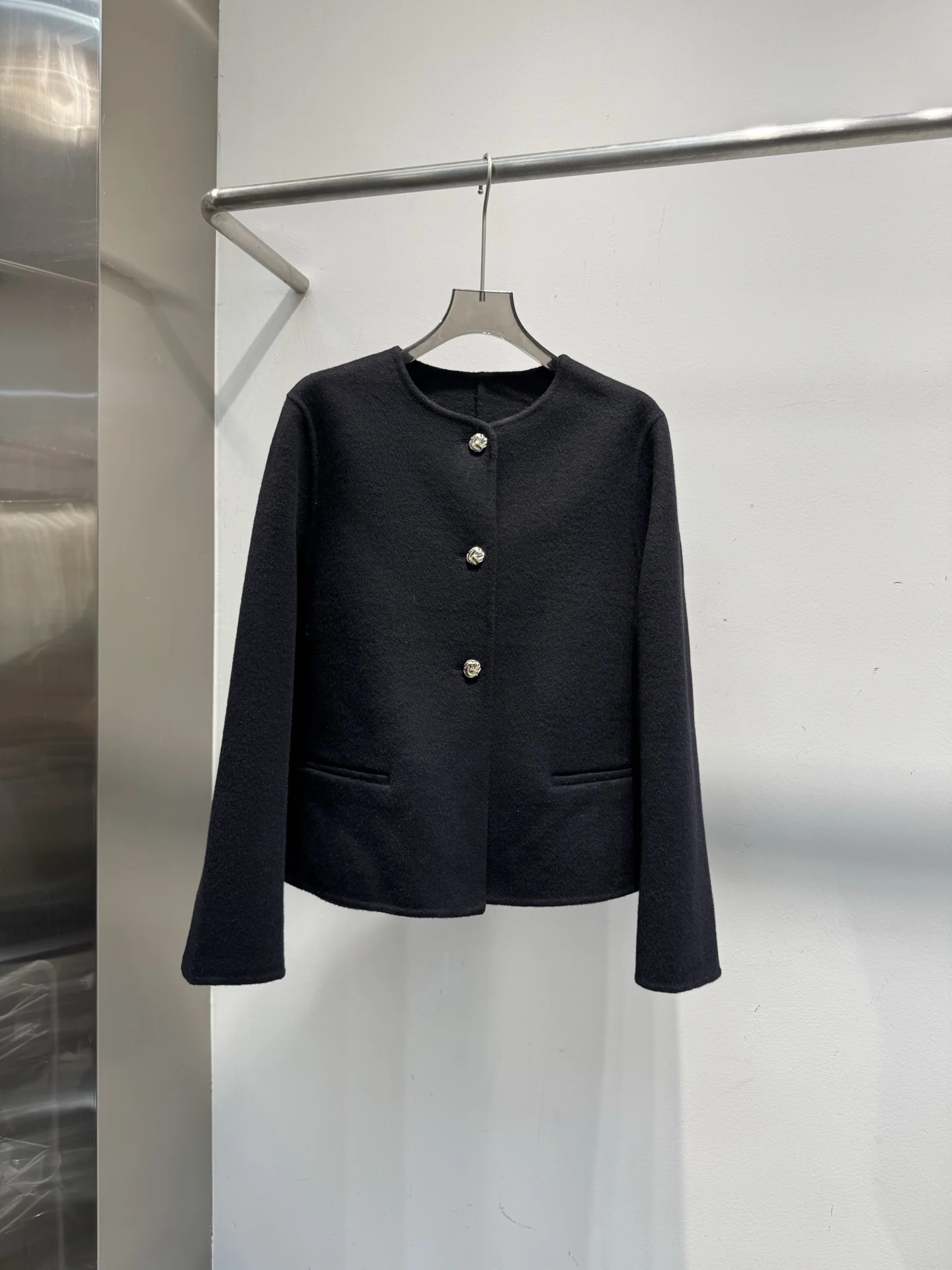 2026 Autumn Women's Wool-Blend Cropped Crew-Neck Jacket