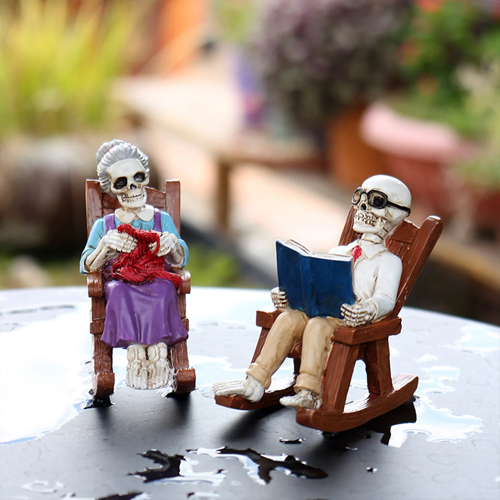 Resin Skeleton Statue For Halloween Ornament Gothic Reading Old Man Rocking Chair Elderly Couple Figurine Garden Ornament