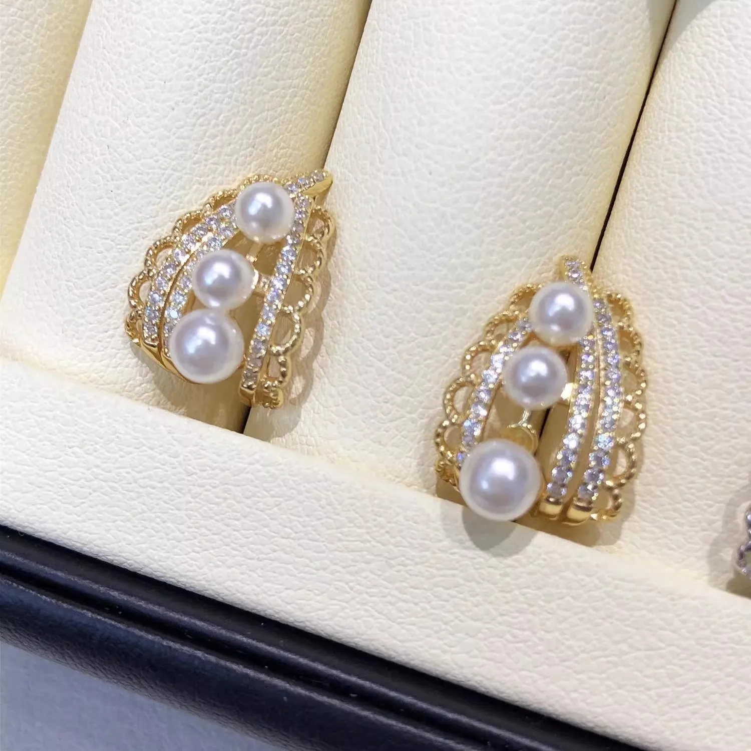 

MeiBaPJ 3-5mm Natural Nearround Pearls Fashion Stud Earrings Fine Wedding Jewelry for Women