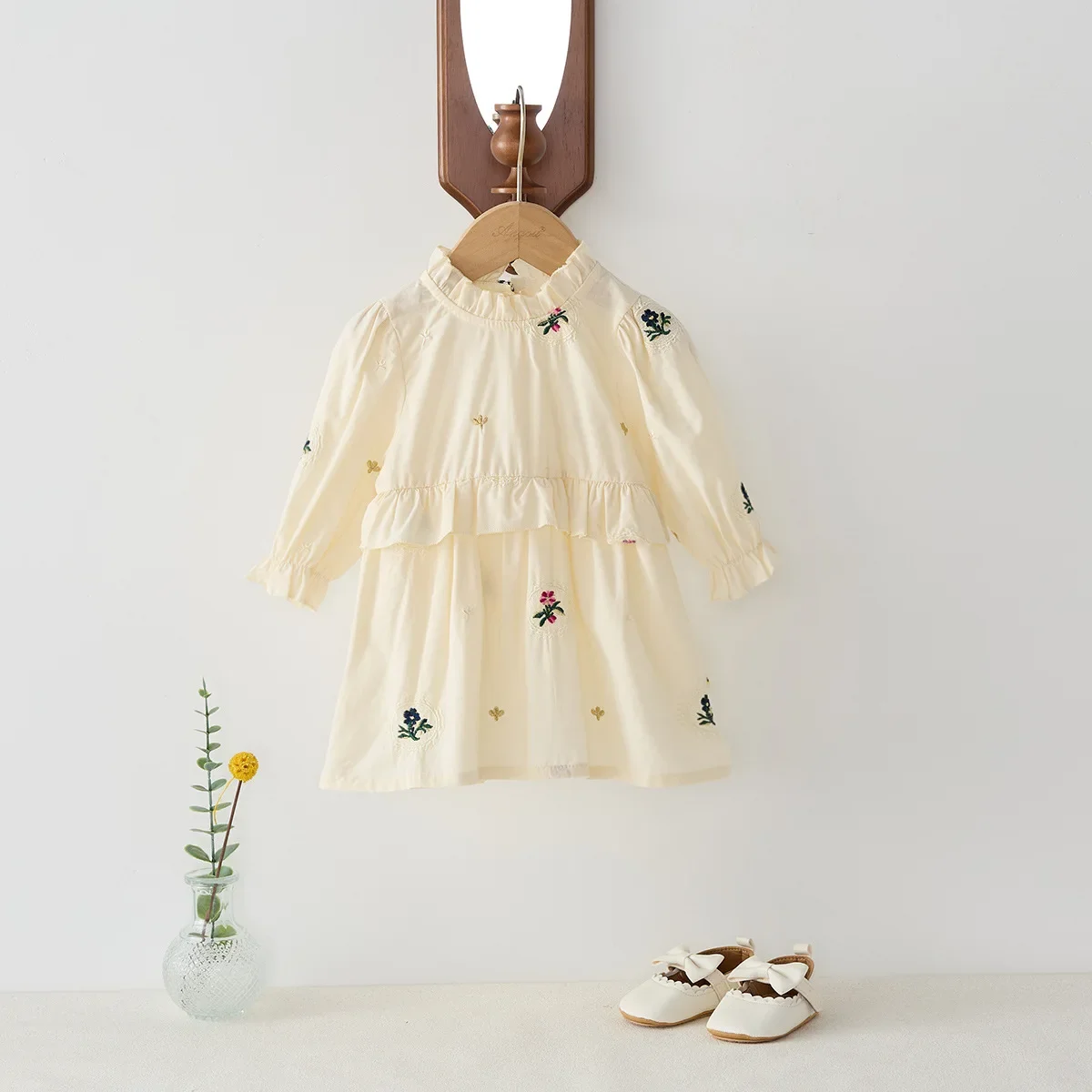 

Baby Girls Embroidered Dress 2025 Spring New Korean Flower Embroidered Vintage Princess Long Sleeve Dress Kids Clothes