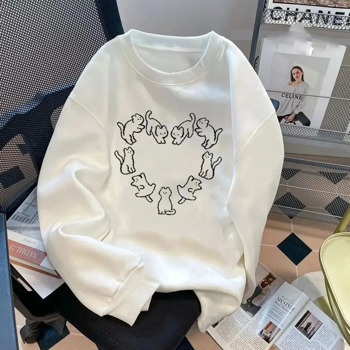 

Korean Version of The New Cat Print Crew Neck Hoodie for Men and Women Loose Fit Casual Couple Autumn and Winter Long Sleeves