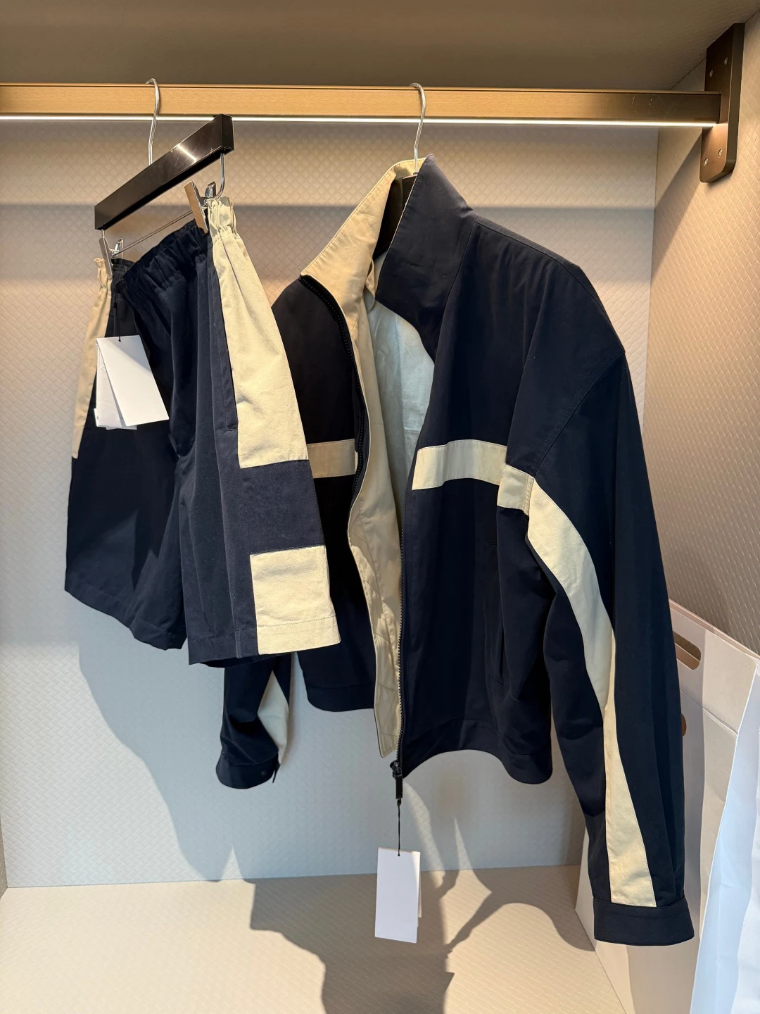 2026 Autumn Women's Casual Set Featuring a Contrasting Jacket Top Paired With Casual Shorts High-Quality Elegant Versatile