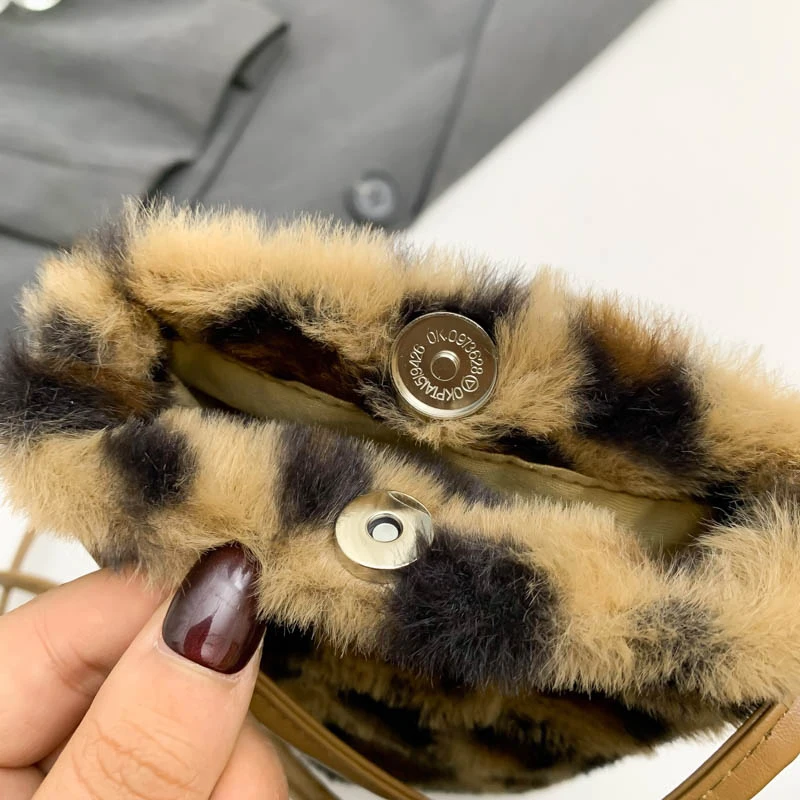 Mode Frauen Kuh Druck Mini Schulter Taschen Weibliche Winter Plüsch Unterarm Taschen Leopard Zebra Muster Flauschigen Tragetaschen Kleine Geldbörsen – Detail 34