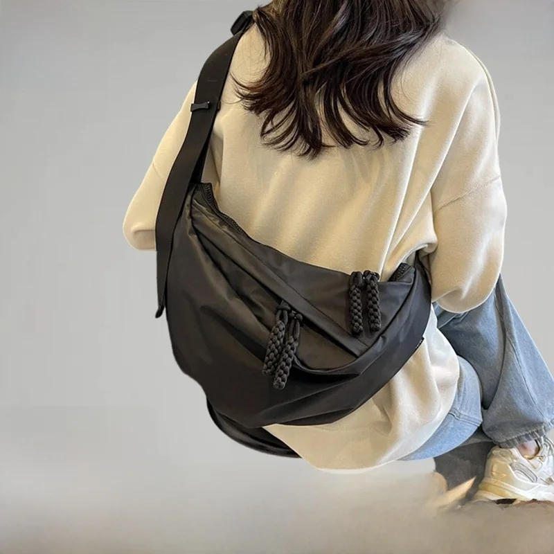 bolso-bandolera-grande-con-forma-de-dumpling-dolob-estilo-casual-unisex-mochila-moderna-y-a-la-moda-nueva-coleccion-2026