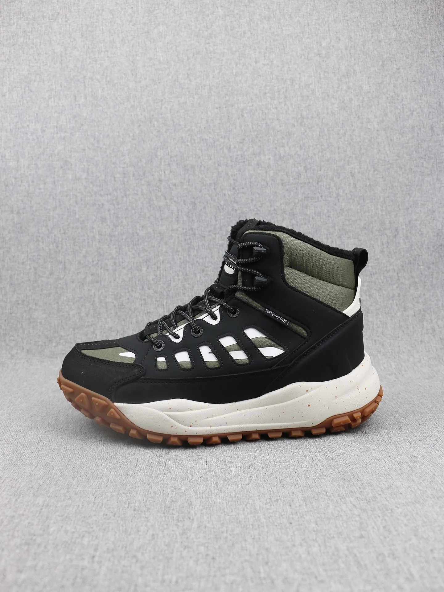 حار جديد وصول في الهواء الطلق المضادة للانزلاق دائم قسط أحذية المشي متعددة الوظائف أحذية المشي عارضة الأحذية