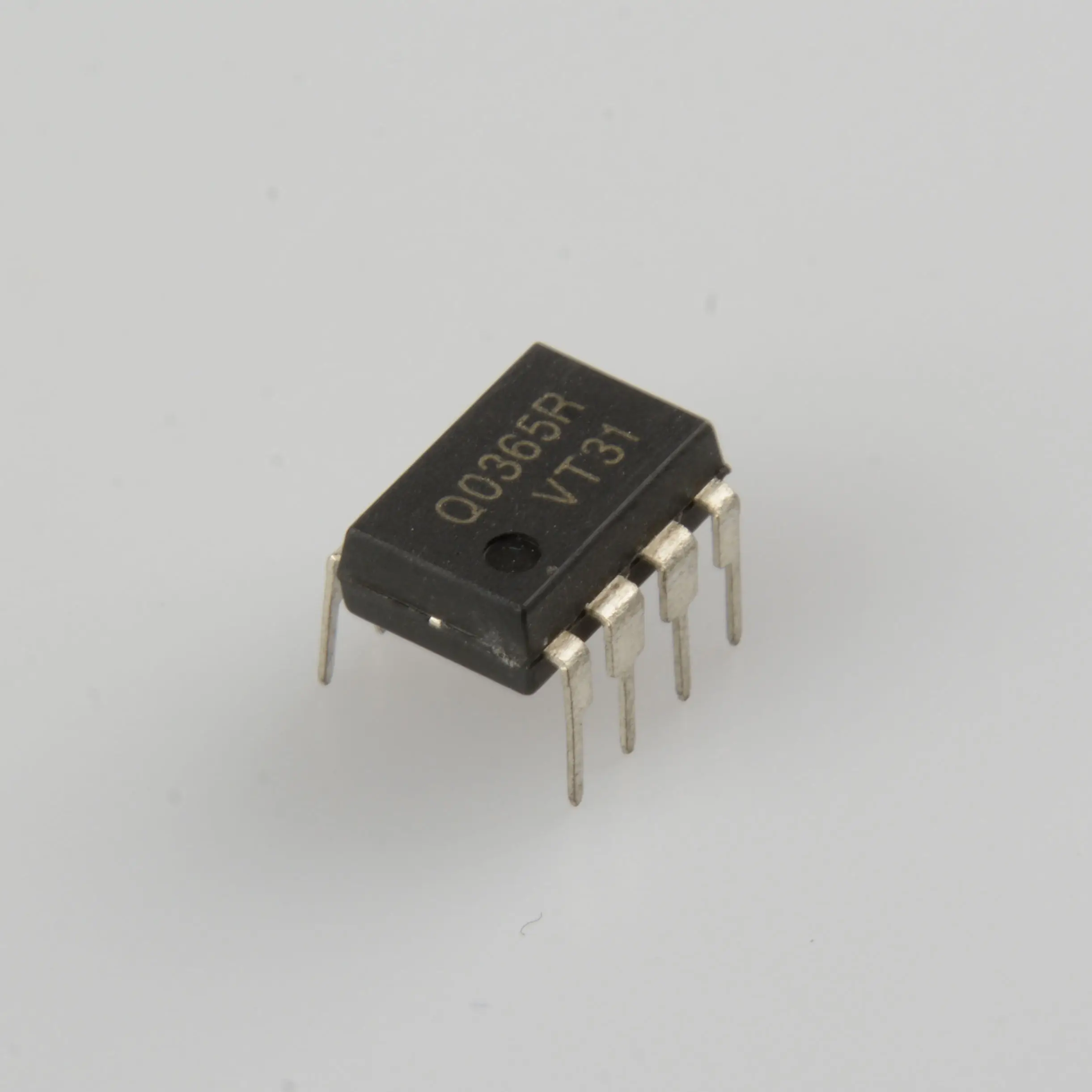 Q0365R [DIP-8] LCD power chip