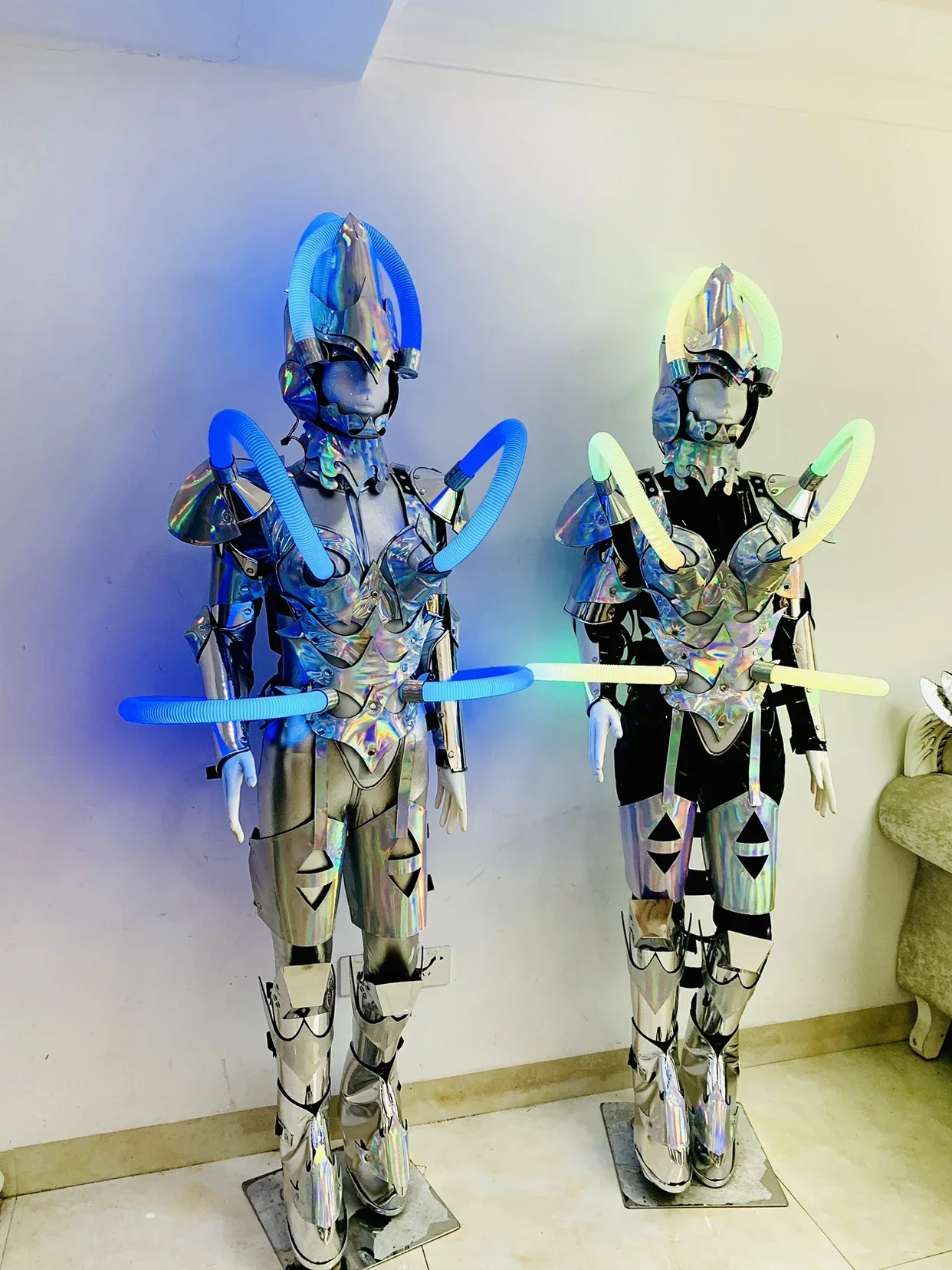 Traje de Robot con luz LED colorida RGB, trajes de baile escenario para Cosplay, ropa de fiesta para mujer, vestido luminoso con armadura, traje para espectáculo de actuación DJ