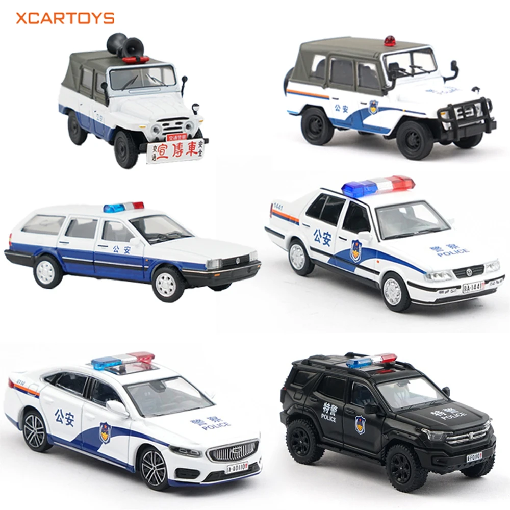Xcartoys 1/64 لعبة مصنوعة من خليط معدني سيارة شرطة مصغرة دييكاست نموذج تحصيل حلية محاكاة نموذج مركبة الشرطة عرض قطعة