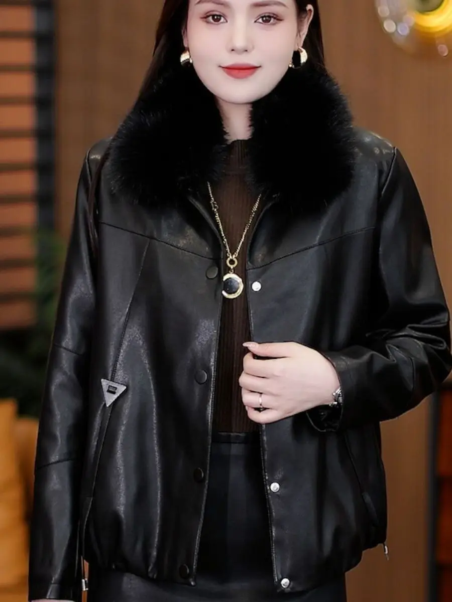 Casaco Feminino de Couro PU Sintético Curto com Gola de Pele Destacável e Forro de Lã Térmico