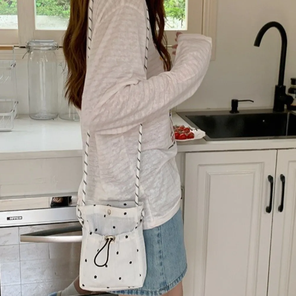 Sweet Pleated Cloud Crossbody Bag Lightweight Summer Version Phone Shoulder Bag Flower Printed Korean Style Folded Slant Bag