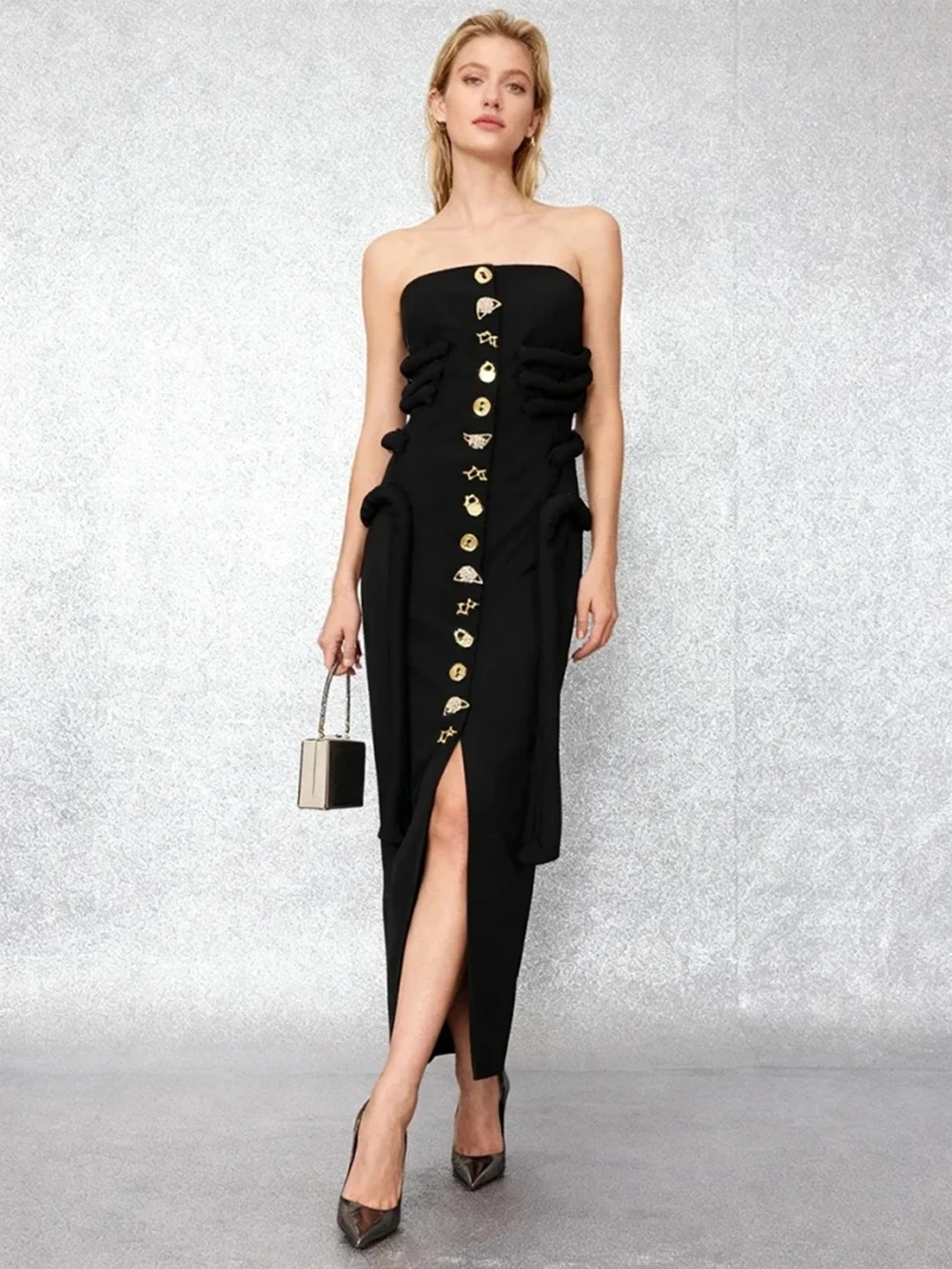 Seksowna i ekskluzywna sukienka bez ramiączek na jesień i zimę 2025, nowa sukienka z metalowymi guzikami, trójwymiarowe łączenia, podkreślająca figurę.