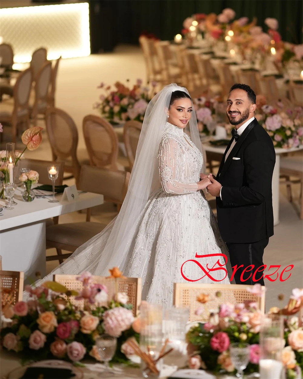 Robes de mariée personnalisées en Organza blanc de haute qualité, simples, col en v, manches longues, traîne chapelle, fermeture éclair au dos