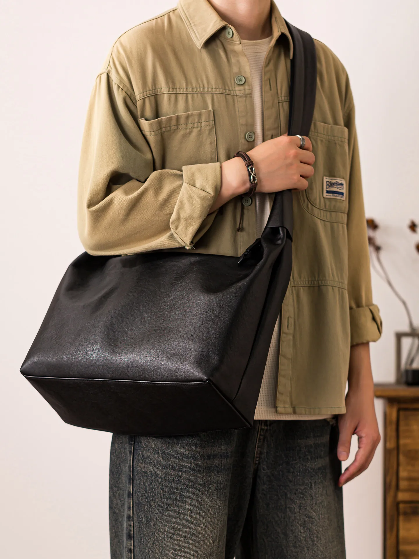 

Weekend daily travel luxury genuine leather men's women's shoulder bag casual luxury soft real cow leather black crossbody bag