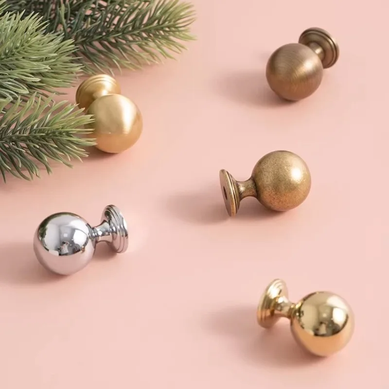 

Латунные круглые ручки-кнопки для ящиков, хромированные, ярко-серебристые, современные минималистичные, для комодов, мебельные ручки с одним отверстием, шарообразные, для кухонных шкафов