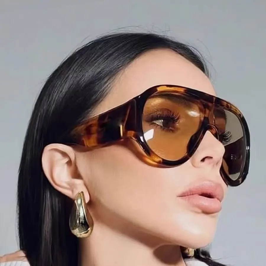 Retro Oversized Pilot Sunglasses Women Fashion Luxury Big Frame One Piece Gradient Sand Sunglasses Retro Classic Thick Shades