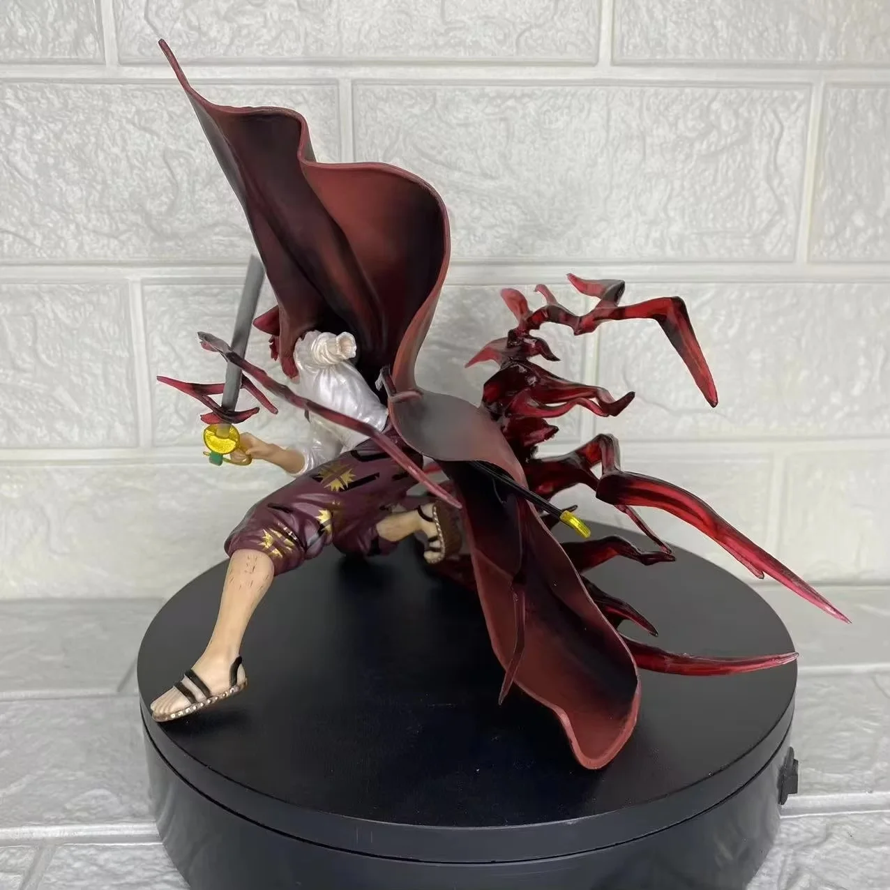 赤髪のシャンクス 蹲むポーズ アクションフィギュア セーラー系アニメゲーム コレクタブルモデル玩具 装飾用