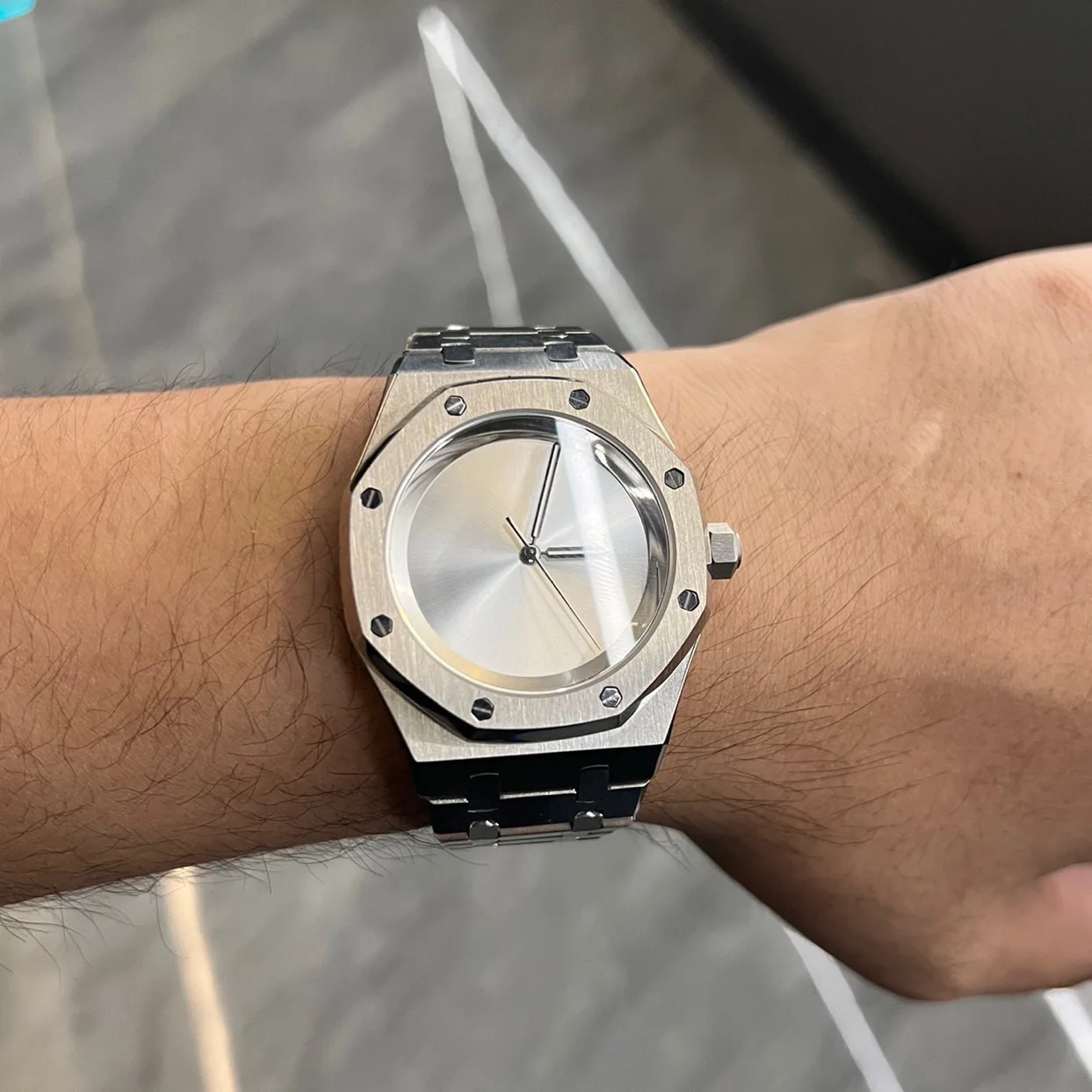 ساعة رجالية عصرية فاخرة جديدة عالية المظهر، ساعة كوارتز، مصممة خصيصًا للطلاب الذكور، ساعات متخصصة إبداعية، أفضل الهدايا للعطلات وأعياد الميلاد وغيرها من الهدايا