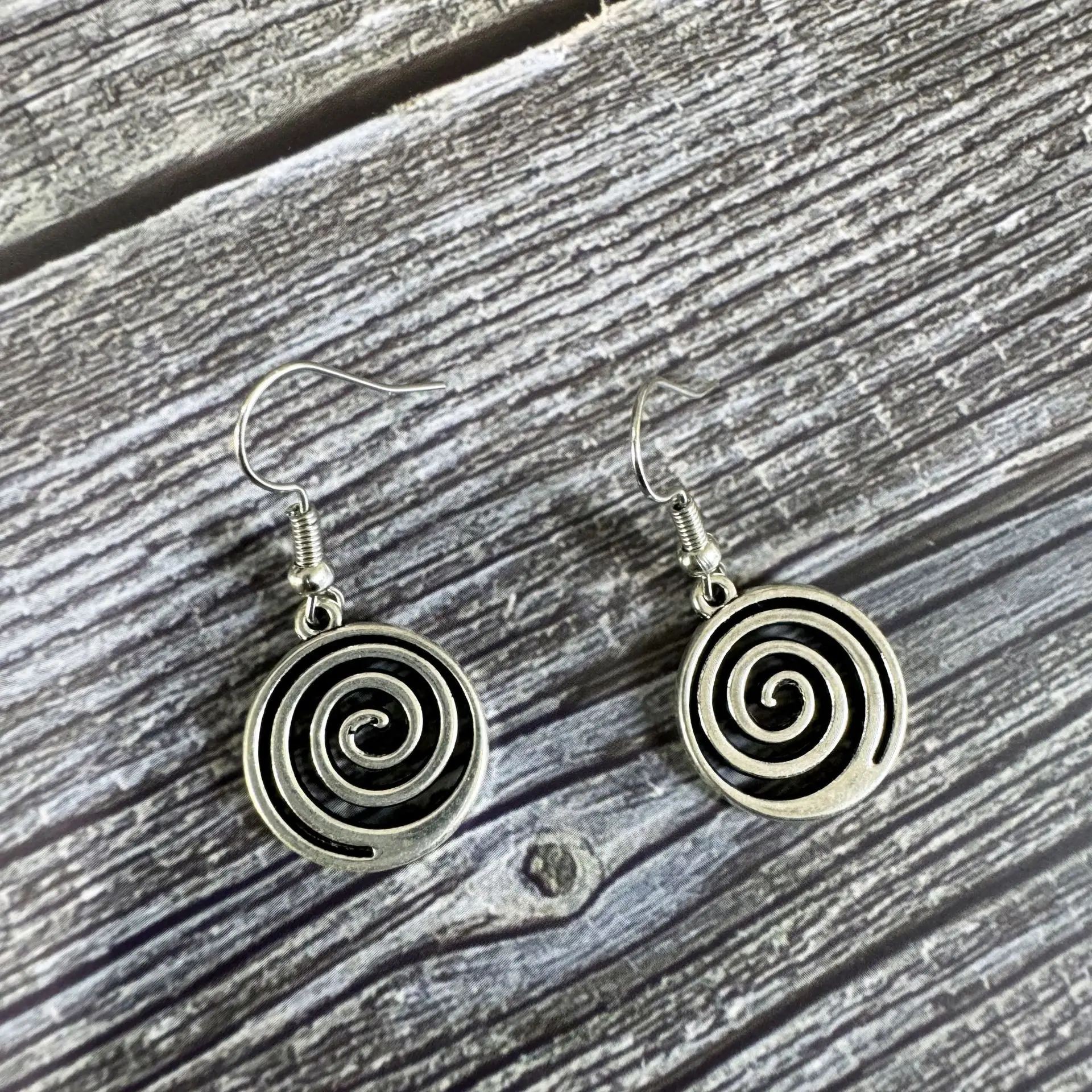 DIY accessories European and American cross-border new retro simple vortex pendant earrings, fashionable and personalized niche