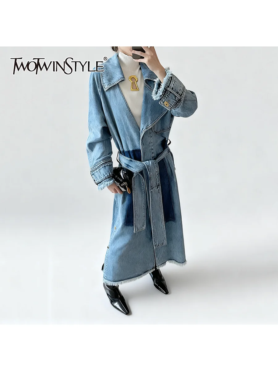 

TWOTWINSTYLE хитового цвета, свободные модные джинсовые пальто на шнуровке для женщин, длинные рукава с лацканами, лоскутное длинное пальто с потертостями, женское