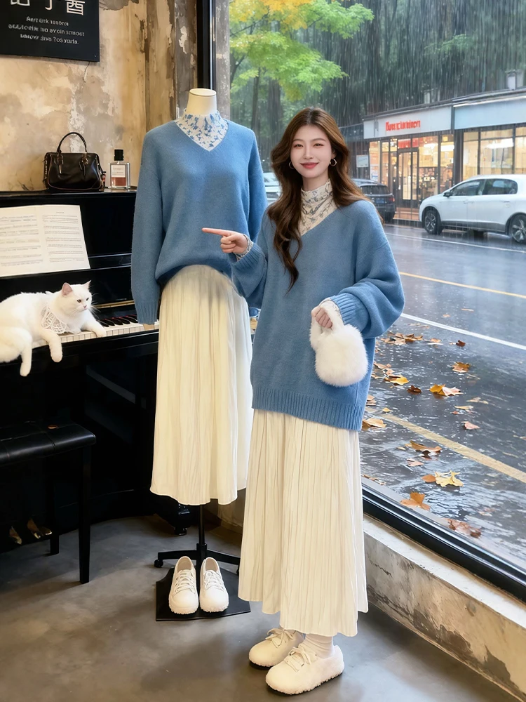 

Зимний комплект 2025: теплая повседневная одежда для женщин больших размеров – корейская мода, синий цветочный принт, юбка и футболка.