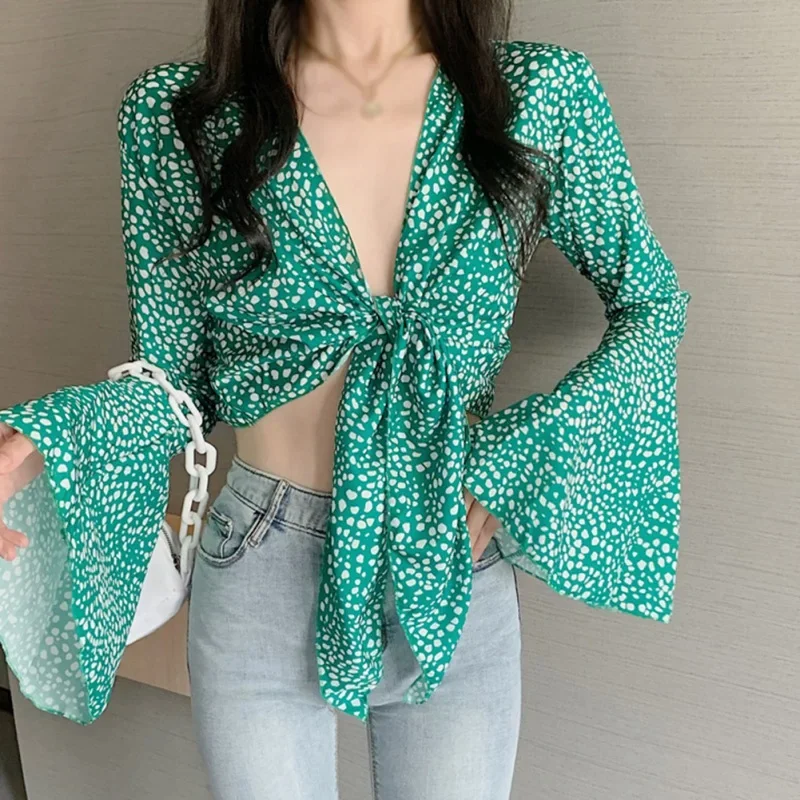 

2024 Summer Women V-neck Flared Sleeve Sunscreen Cottagecore Floral Short Style Long Sleeve All-Match Shirt New Sweet Bow Tshirt