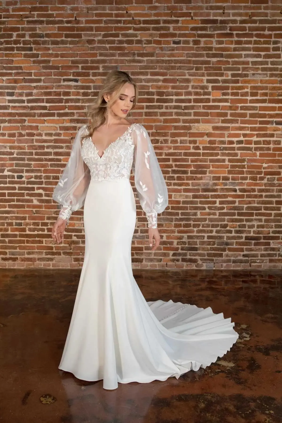 

Long Sleeve Wedding Dresses for Bride V Neck A Line Satin Bridal Wedding Satin Gown Second White