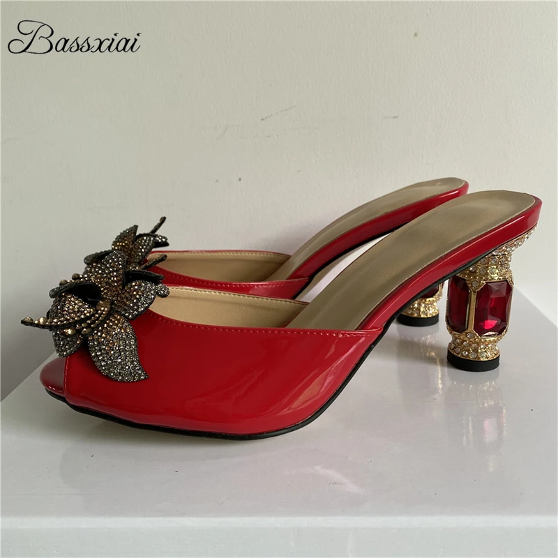 

Сандалии со стразами и цветами-бабочками, женские роскошные летние туфли-лодочки на высоком каблуке с бриллиантами и кристаллами на высоком каблуке из лакированной кожи