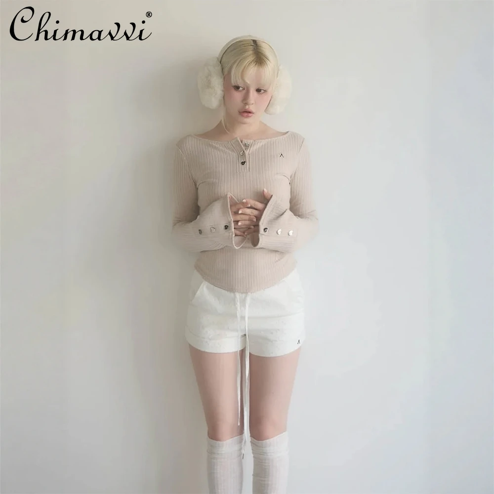 Japońska, nowa, słodka koszulka damska z długim rękawem, z elastyczną, prążkowaną talią, rozkloszowana, zapinana na guziki w kształcie serca, oraz bluzka/kamizelka do noszenia pod ubranie.