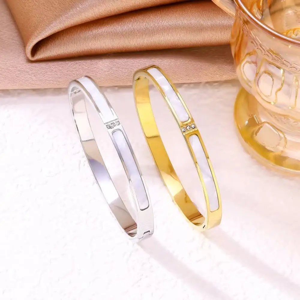 قطعة واحدة من سوار الماس المرصع باللؤلؤ من الفولاذ المقاوم للصدأ، طراز فاخر خفيف، بساطة رائعة، مجوهرات نسائية أنيقة