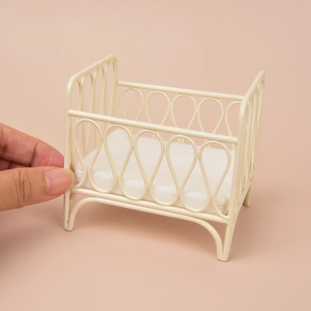 1:12 Miniature Artificial Mini Furniture Wrought Iron Crib Suitable for Doll House Play House Accessories