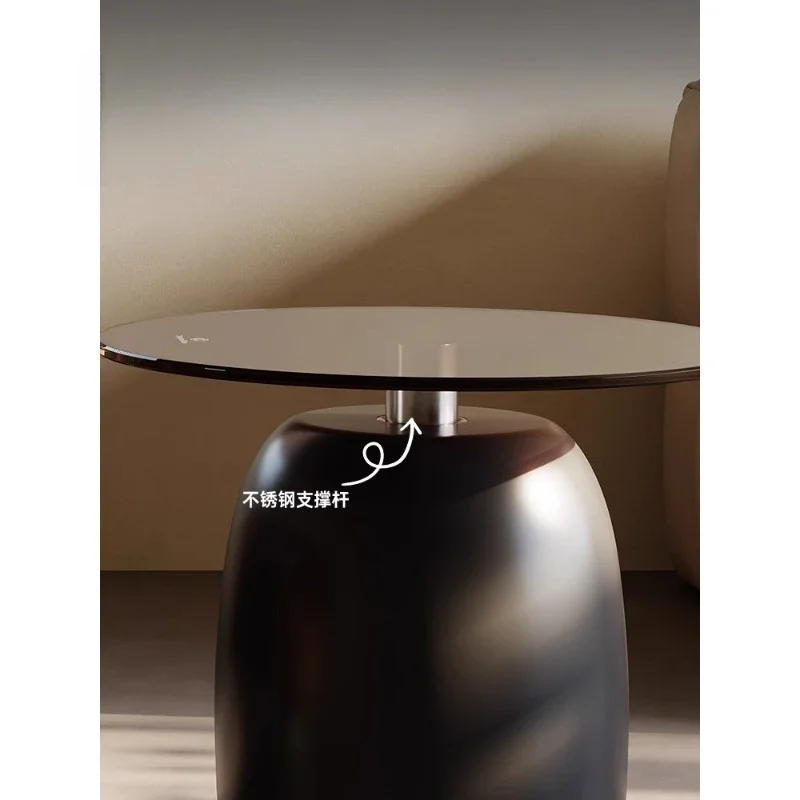 Mittelalterlicher Couchtisch aus Massivholz