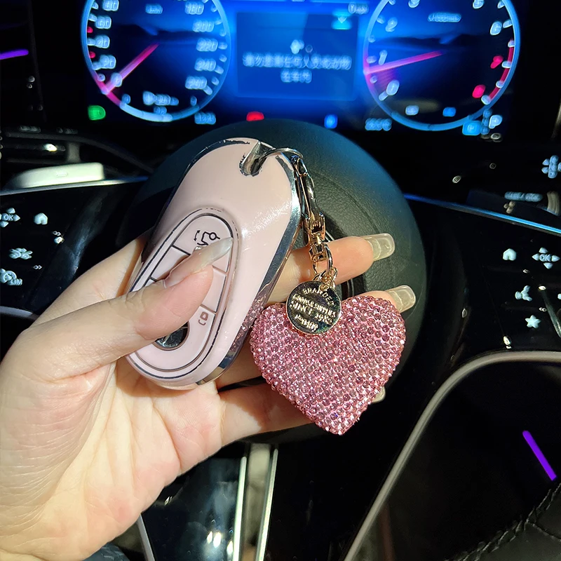 Creative diamond studded heart-shaped keychain, fashionable peach heart car keychain, exquisite bag pendant, decorative gift