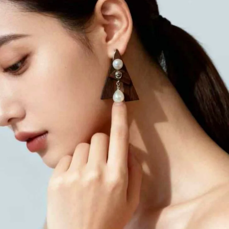 Vintage autumn and winter geometric triangular wooden earrings high-end water drop pearl earrings exaggerated design earrings