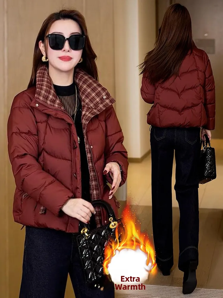 เสื้อแจ็คเก็ตผู้หญิงแบบพรีเมียม รุ่นใหม่ประจำฤดูหนาวปี 2025 บุซับในอย่างดี ดีไซน์แบบสลิม ทรงเข้ารูป ผ้าฝ้ายผสมขนเป็ด ตกแต่งด้วยผ้าปะติดปะต่อ