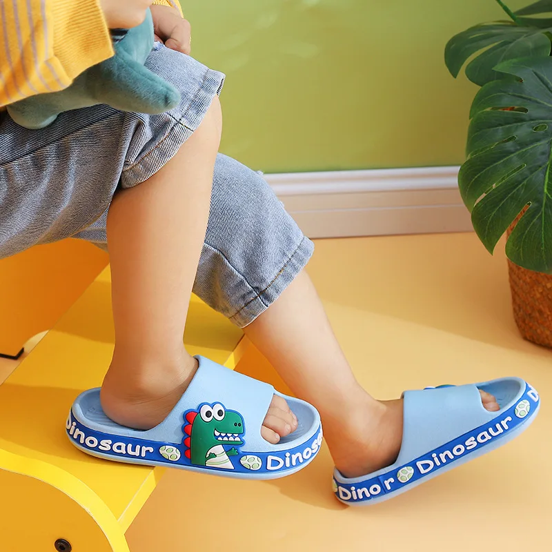 Sandal bayi Dinosour, Kasut kasual Anti slip, kamar mandi rumah bernafas, kartun untuk anak laki-laki dan perempuan musim panas