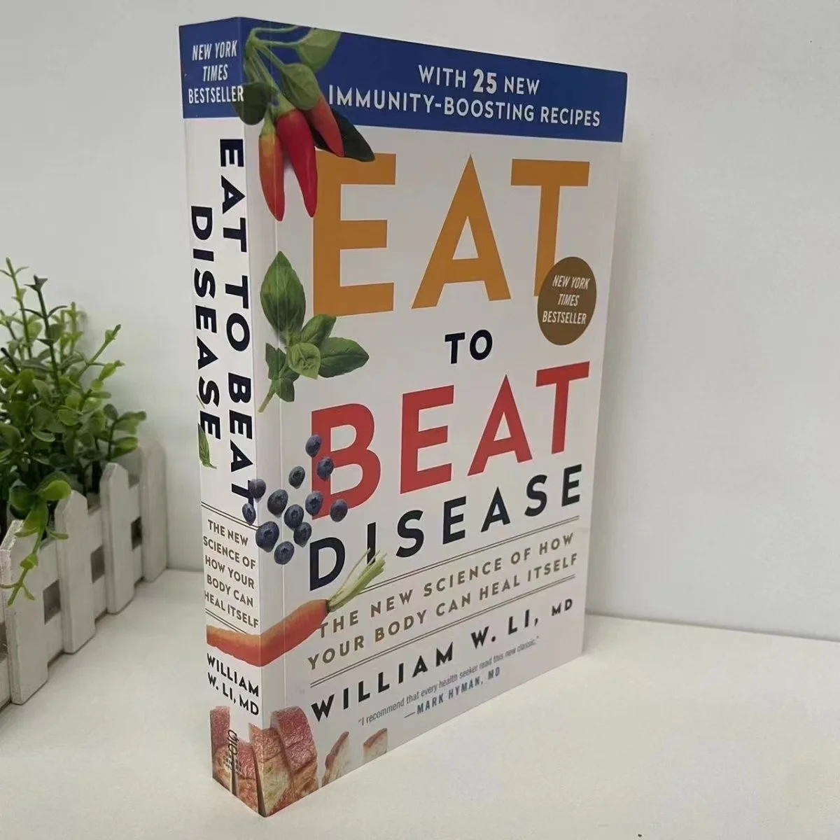 

Книга «Eat to Beat», Книга в мягкой обложке на английском языке