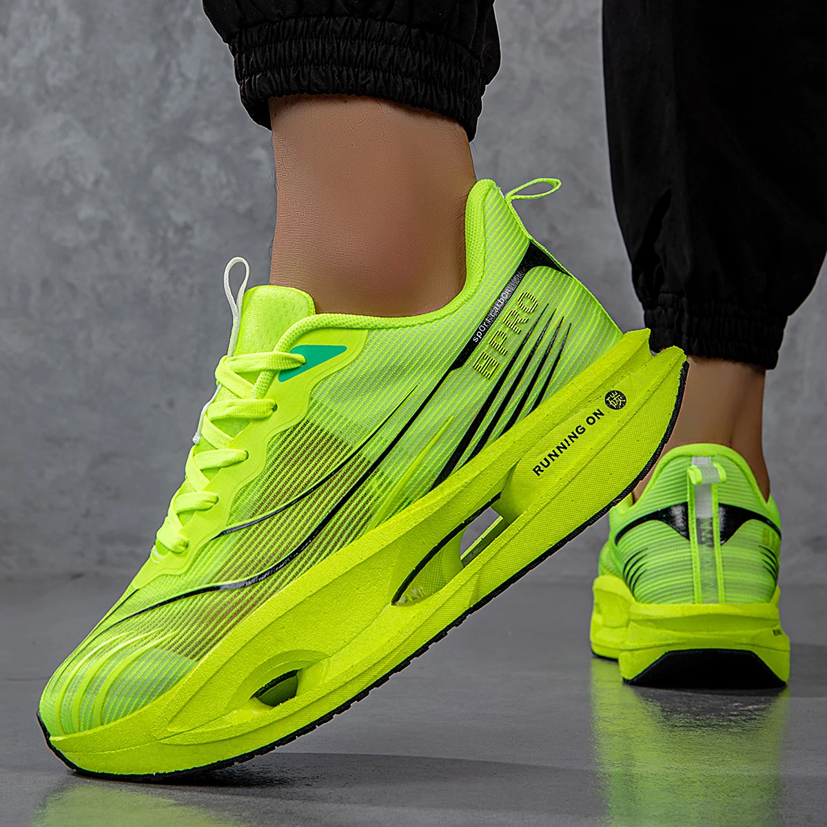 New Men's Carbon Plate Sneakers, Outdoor Soft-Soled Mesh Sneakers, Non-Slip Lightweight Running Shoes, Casual Tennis Shoes for Couples