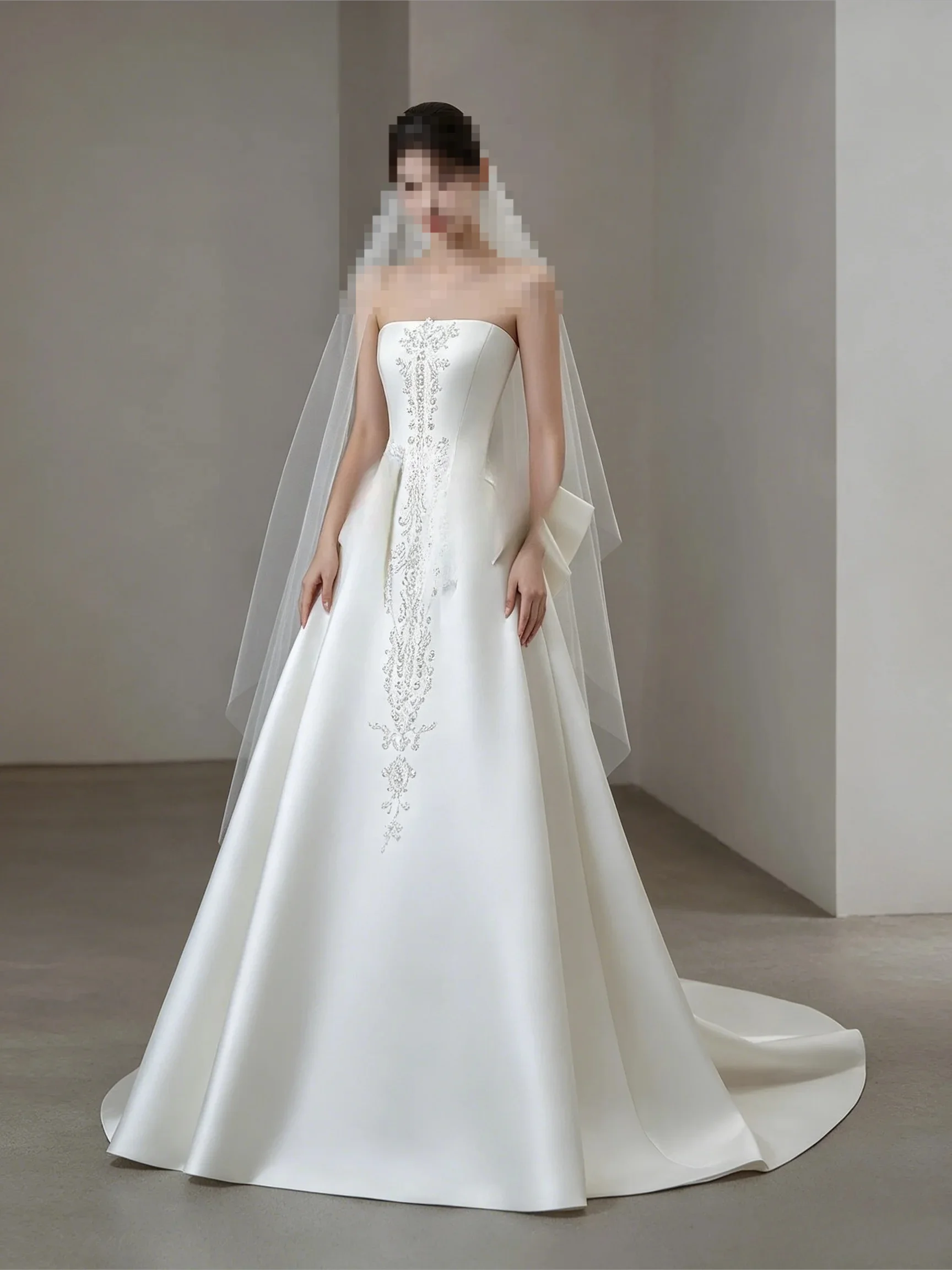 Customized 2026 Elegant Ivory Strapless Satin Wedding Dress Floral Applique Decor Lace Up Back Sweep Train Luxury Bridal Gown