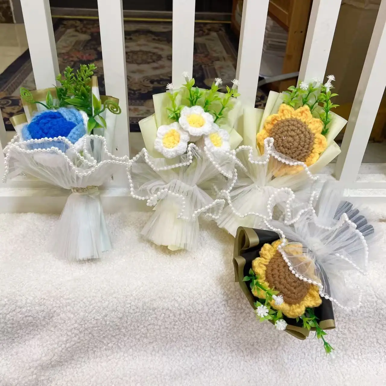 Mini fiori all'uncinetto fatti a mano da 15 cm, piante ripiene, decorazioni per auto, desktop, regali di compleanno per la laurea di Natale