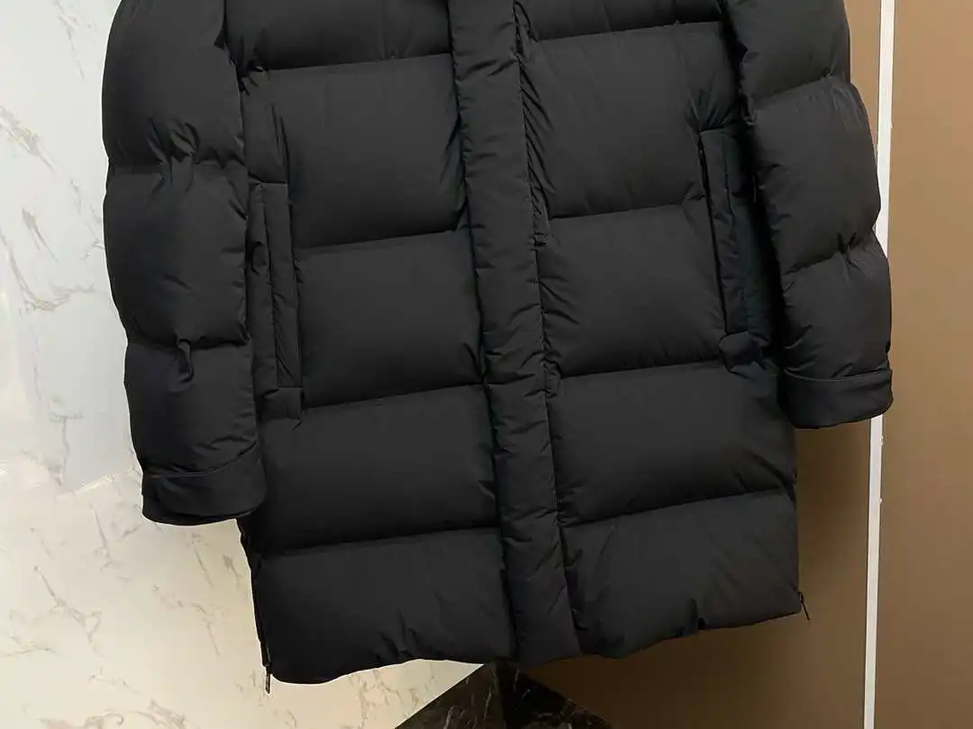 سترة طويلة دافئة للغاية للرجال جديدة لعام 2025، معطف شتوي بغطاء للرأس من ريش الإوز الفاخر