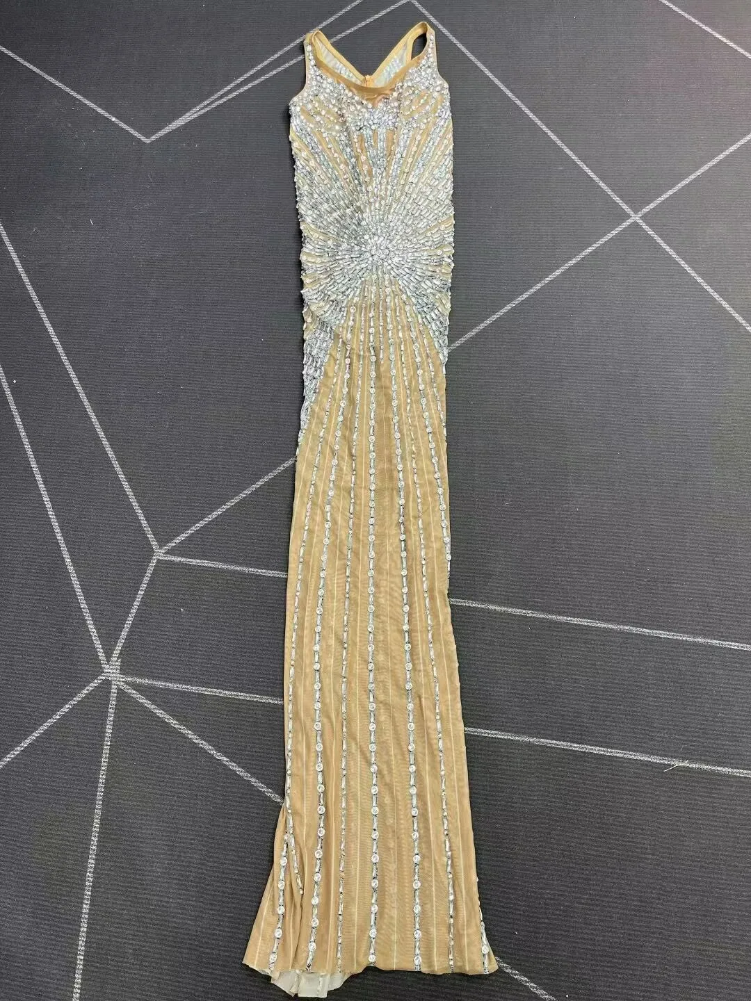 럭셔리 섹시 이브닝 반짝이는 실버 라인스톤 누드 메쉬 드레스 여성 칵테일 생일 파티 가운 레드 카펫 의상