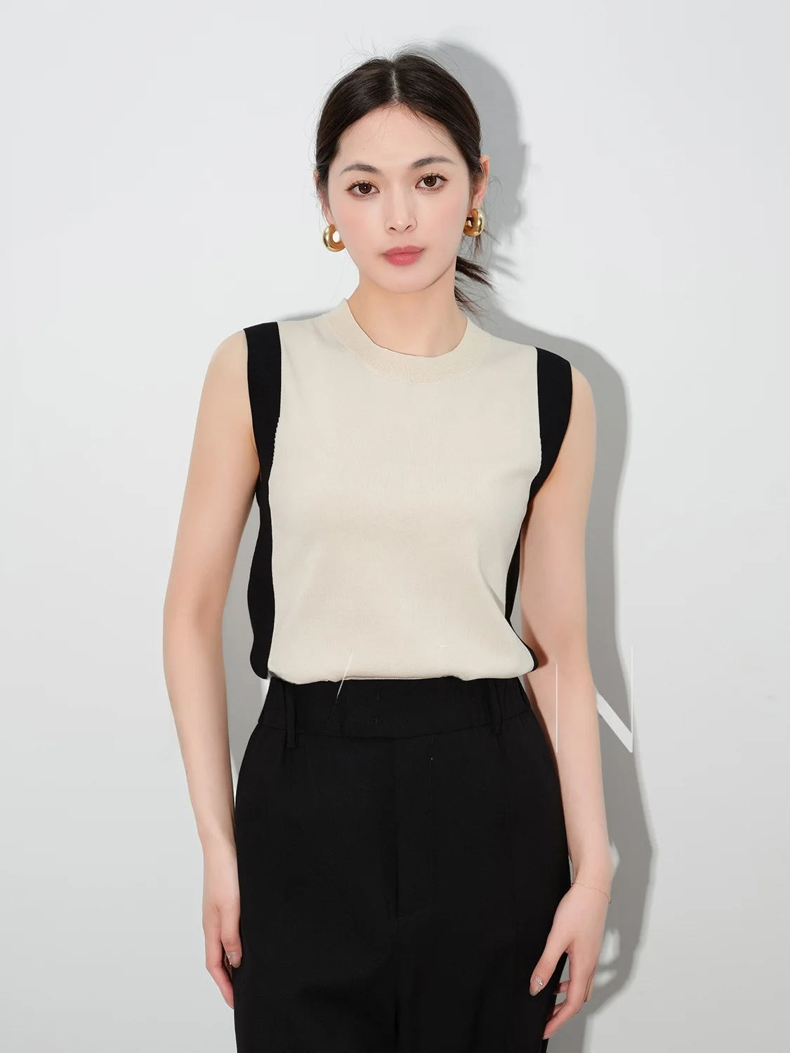 

Белый вязаный жилет контрастного цвета с эффектом похудения, модная эластичная верхняя одежда для женщин, осенняя новинка